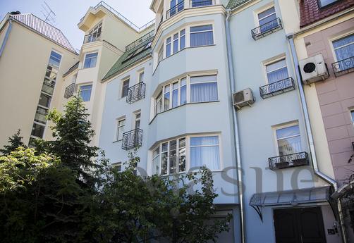 Daily Bolshoi Golovin Lane, 2, Moscow - apartment by the day