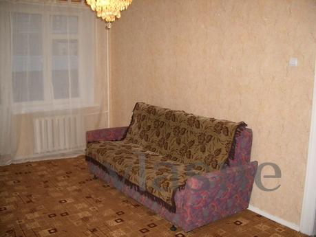 The house is located a 10-minute walk from the underground R