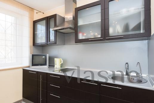 Lunacharsky 180, Yekaterinburg - apartment by the day