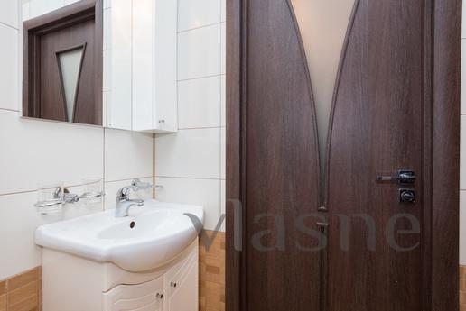 Lunacharsky 180, Yekaterinburg - apartment by the day