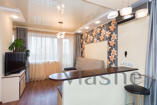 Lunacharsky 180, Yekaterinburg - apartment by the day