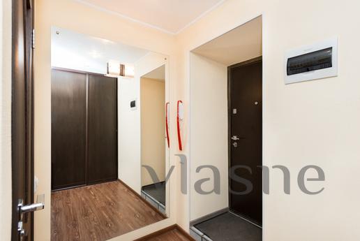 Lunacharsky 180, Yekaterinburg - apartment by the day
