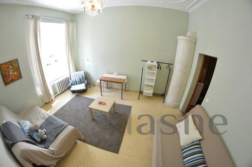 Cozy, clean and tidy apartment has everything you need, 5 mi
