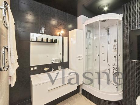With designer renovated in the center, Yekaterinburg - apartment by the day