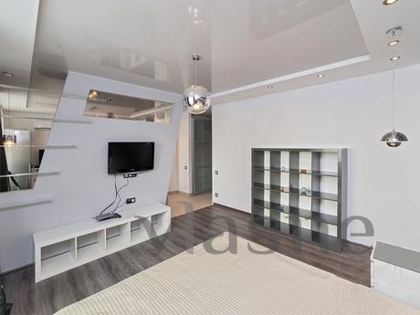 With designer renovated in the center, Yekaterinburg - apartment by the day