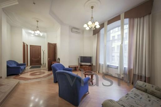 Welcome to this spacious apartment with two separate bedroom