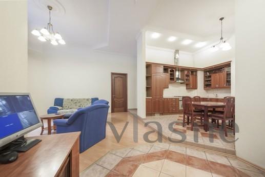 Spacious 2-bedroom flat on Chaykovskogo, Saint Petersburg - apartment by the day