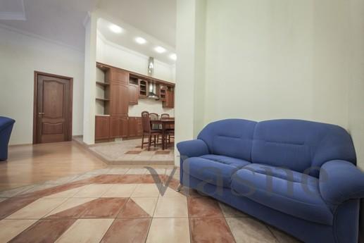 Spacious 2-bedroom flat on Chaykovskogo, Saint Petersburg - apartment by the day