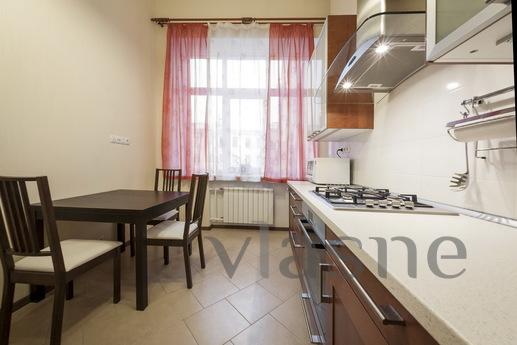 2-room flat with parking in the center, Saint Petersburg - apartment by the day