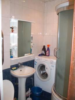 Cozy square. near m. in eq. clean. Distr, Moscow - apartment by the day