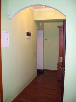Cozy square. near m. in eq. clean. Distr, Moscow - apartment by the day