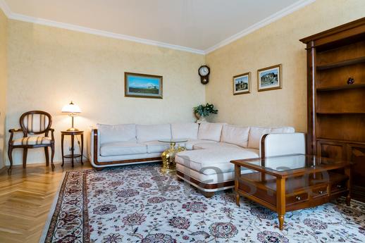 Maria Ulyanova 12, Moscow - apartment by the day