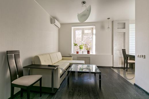 Daily Ukrainian Boulevard 6, Moscow - apartment by the day