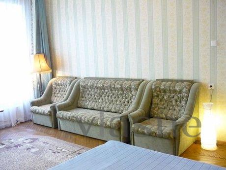 Daily rent a cozy one-bedroom apartment in the center of Mos