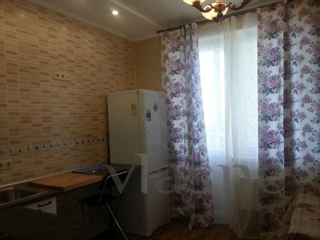 Modern and cozy 1 bedroom apartment, Krasnodar - apartment by the day