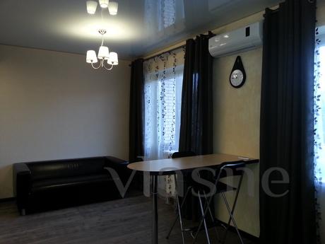 Modern and cozy 1 bedroom apartment, Krasnodar - apartment by the day